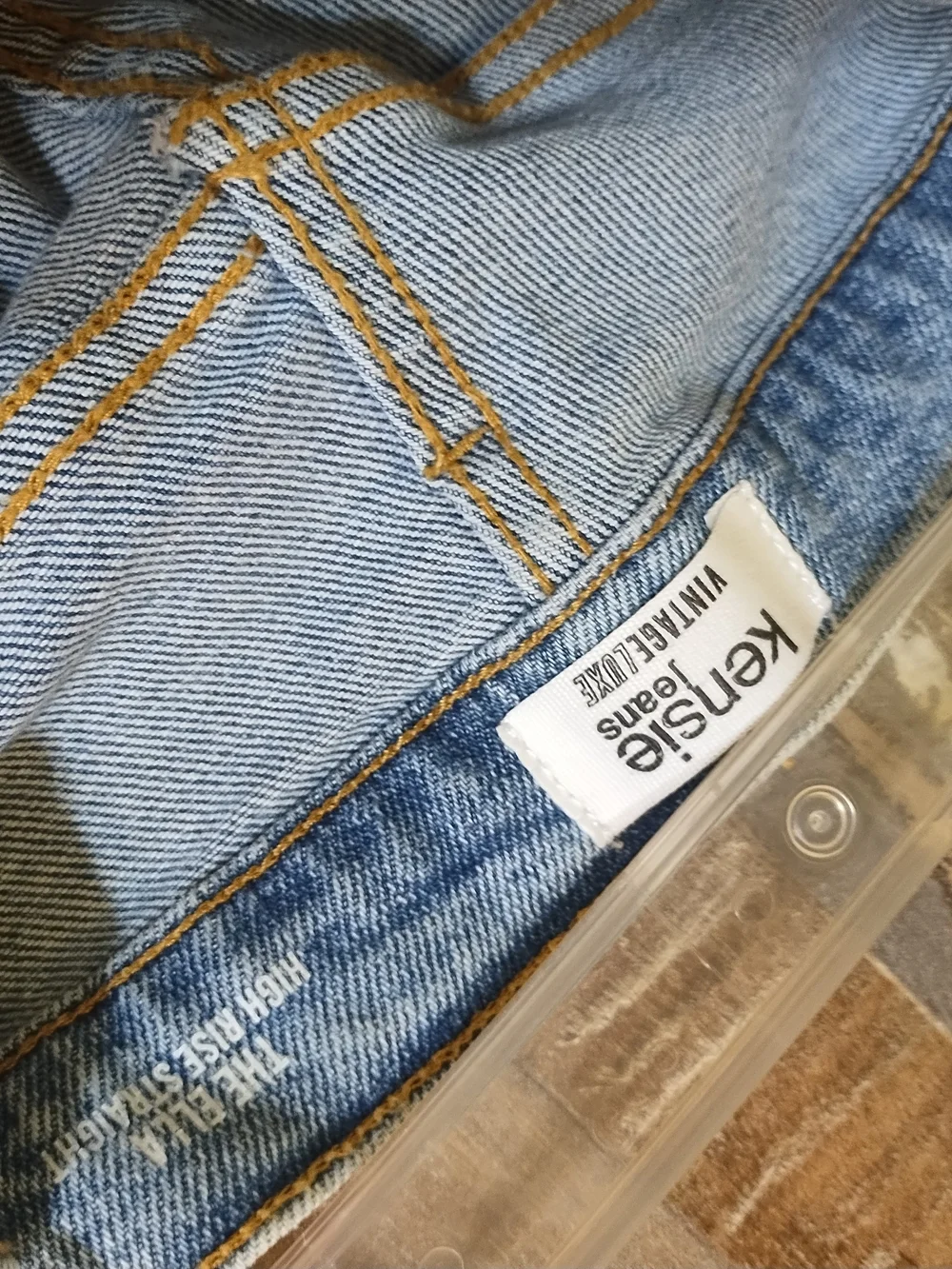 Woman's Kensie Jeans Light Blue Straight-Leg Jeans - Classic Everyday Fit - Picture 2 of 3